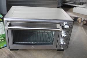lot 290 image: Oster Household Toaster Oven