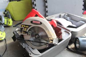 lot 302 image: Craftsman 315.108490 7-14 Circular Saw with Case