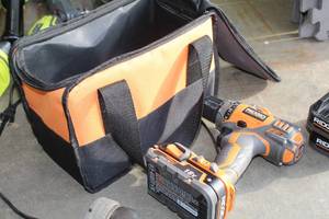 lot 309 image: Ridgid R86008 12 18V Drill with Battery, Soft Side Carry Bag