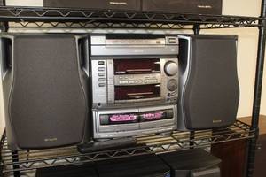 lot 320 image: Aiwa NSX-AVF99 5-CD Karaoke Machine