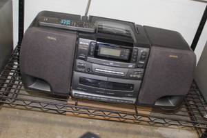 lot 322 image: Aiwa CA-DW710M 7-CD Portable Stereo with Speakers