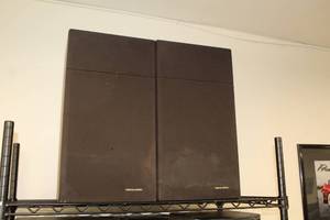 lot 323 image: Lot of (2) Realistic Optimus-30 8-ohm 70W Stereo Speakers