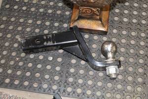 lot 350 image: Reese Towpower Trailer Hitch with 2-516 Ball