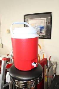 lot 358 image: Rubbermaid Drink Dispenser
