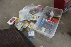lot 365 image: Lot of (1 Tub) Fasteners and Washers