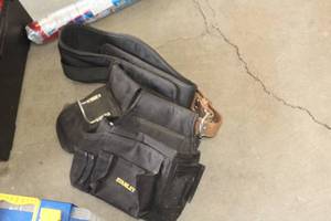 lot 394 image: Stanley Tool Belt