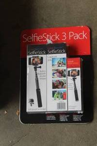 lot 413 image: Sunpak Selfie Stick 3-piece (New)