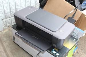 lot 419 image: HP J110A Deskjet 1000 Printer (in box)