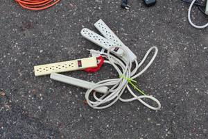 lot 432 image: Lot of (4) Power Strips