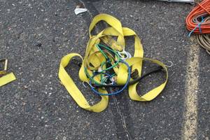 lot 439 image: Lot of (4) Bungee Cords w Tow Rope