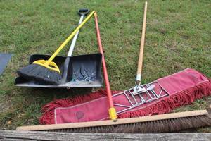 lot 456 image: Floor Duster, Push Broom, Broom, Snow Shovel