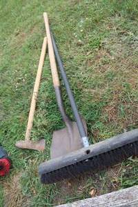 lot 457 image: MaulAxe, Push Broom, Garden Spade
