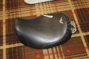 lot 58 image: Harley-Davidson 0102-611 Motorcycle Seat