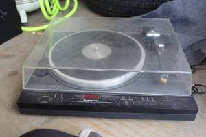 lot 477 image: Vintage Kenwood KD-5100 Quartz PLL Direct-Drive Full-Automatic Turntable