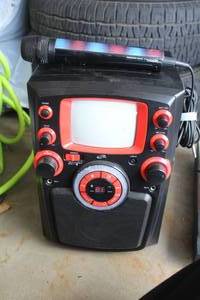 lot 479 image: iLive IJMB484B Bluetooth Karaoke Party Machine