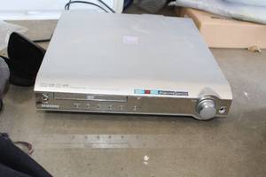 lot 482 image: Samsung HT-DM150 DVD Home Theatre System
