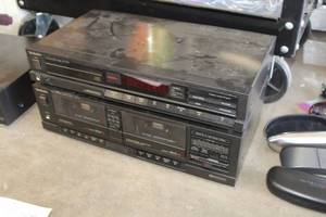 lot 484 image: Lot of (2) Technics Stereo Equipment - CD Player SL-P120, Cassette Player RS-T11