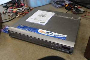 lot 490 image: Samsung CG31P 5-Disc CD DVD Player