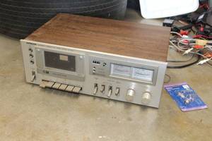lot 492 image: Hitachi D-220 Cassette Player