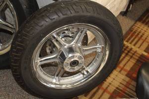 lot 14 image: Dunlop D402F Harley-Davidson Motorcycle Tire with Front Rim