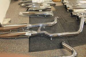 lot 23 image: Harley-Davidson 65094-00 Motorcycle Exhaust