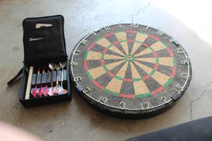 lot 509 image: Metal Dart Board with Metal Tip Dart Set