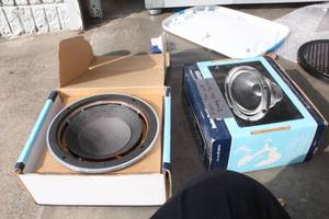 lot 519 image: Lot of (2) Vintage JBL Speakers