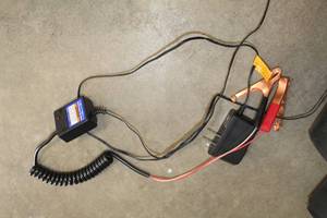 lot 564 image: Centech Battery Float Charger