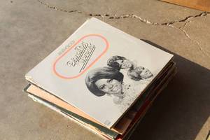 lot 525 image: Lot of (25) Vintage LP Record Albums