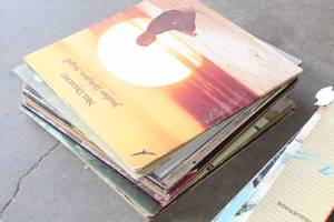 lot 526 image: Lot of (25) LP Record Albums