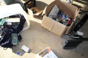 lot 539 image: Lot of (1 Box, 1 Bin) Misc. Electrical Items