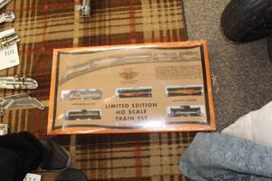 lot 83 image: Harley-Davidson 99261-00Z The Legend Rolls On #0808 Limited Edition HO Scale Train Set (New in Box)