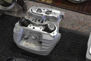 lot 85 image: Harley-Davidson 16725-99 Softtail Motorcycle Rear Valve Cover