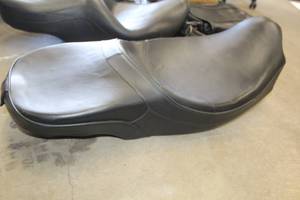 lot 141 image: Corbin HD-FLH-DT4-CVOE Leather Motorcycle Seat
