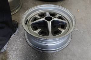 lot 12B image: Pontiac Tire with 15 4-lug Rim