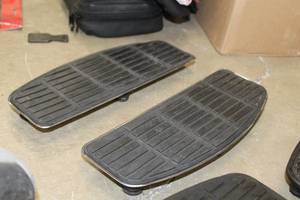 lot 197 image: Lot of (One Pair) Harley-Davidson Touring Motorcycle Front Driver Floorboards w Chrome Trim