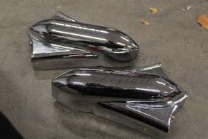 lot 678 image: Lot of (2) Chrome Motorcycle Side Bar Covers