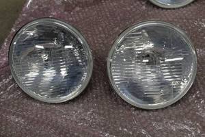 lot 712 image: Lot of (2) Motorcycle Halogen Headlights