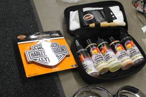 lot 718 image: Motorcycle Hitch Plug (New) with Showstoppers Wax Kit
