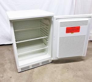 MSRP $4000 Thermo Scientific Medical Commercial Grade Model 3751-DB Undercounter Refrigerator Runs From 2C-7Celsius - Great Working Condition - Used In A Lab - Very Clean Locking - No Key