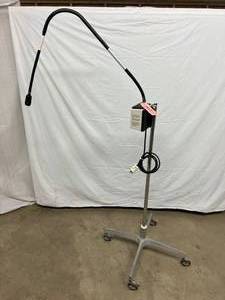 MSRP $600 WELCH ALLYN PORTABLE EXAM PROCEDURE OBGYN LIGHT WITH FOCUSABLE ADJUSTIBLE FIBEROPTIC LAMP LITE PIPE ON MOBILE STAND- GREAT WORKING CONDITION
