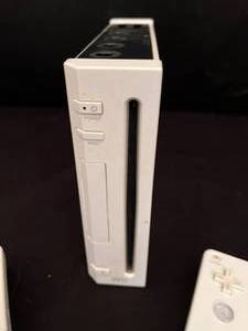 Nintendo Wii & Remotes