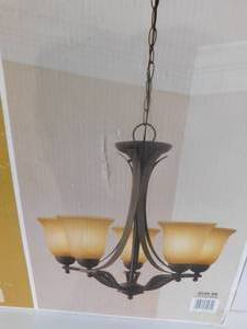 lot 17 image: New Hampton bay 5 - light chandelier