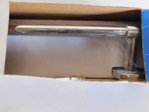 lot 61 image: New gatco 18 towel bar
