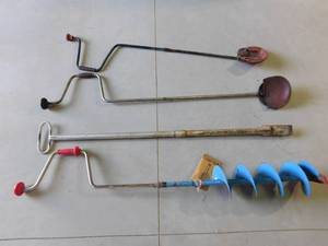 lot 164 image: 2 Vintage Auger, 1 Hand Auger, 1 Chisel