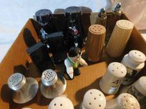 lot 175 image: Variety of Salt & Pepper Shakers