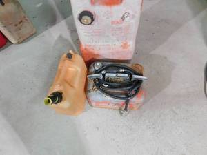 lot 254 image: 1 vintage metal boat gas can, 1 vintage plastic Boat gas can, 1 gas can