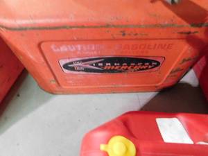 lot 256 image: 1 Vintage Mercury Boat Gas can, 3 Plastic