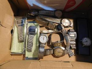 lot 283 image: Box of Watches