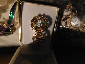 lot 291 image: Flat of Jewelry